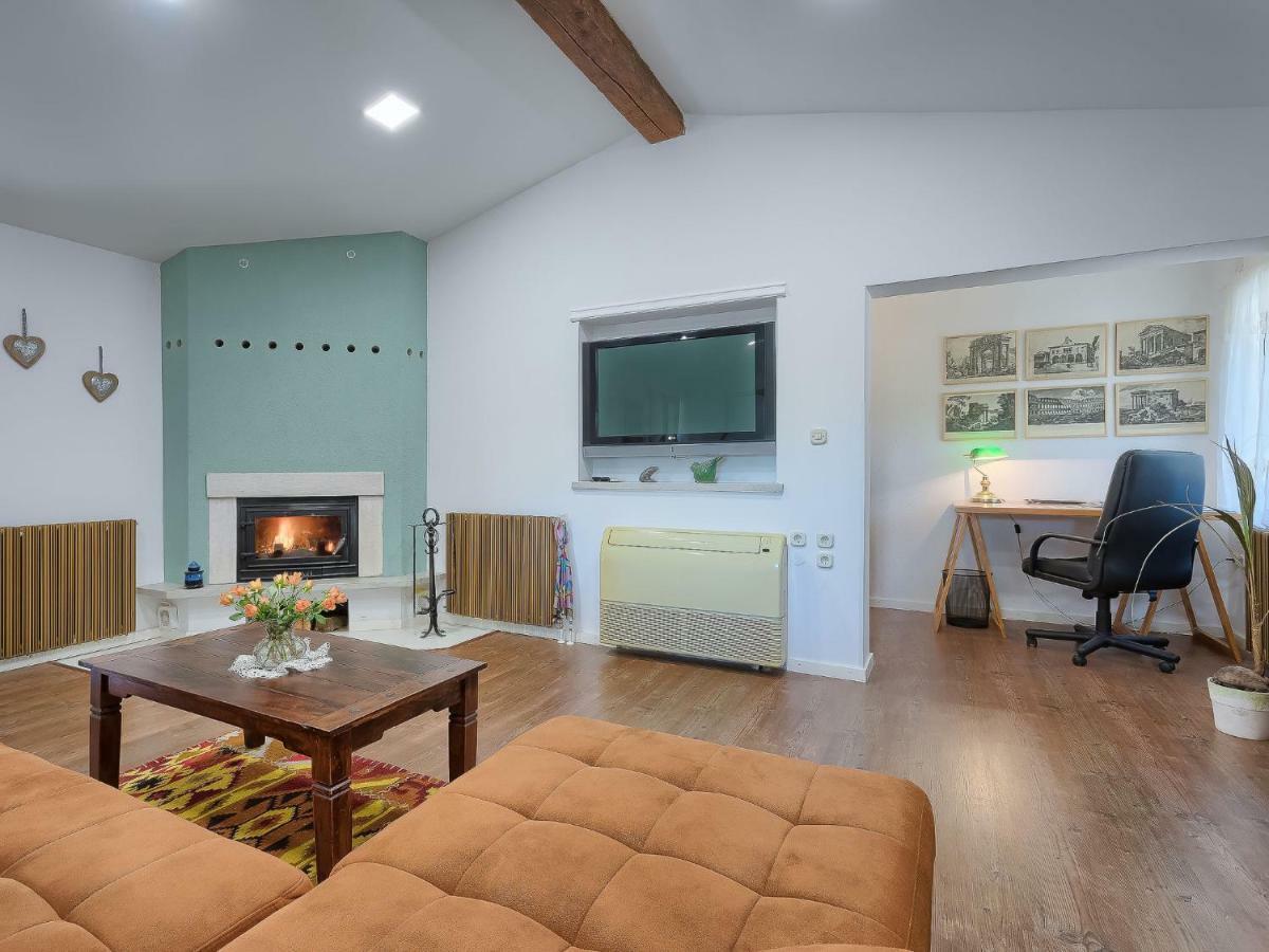 Holiday Home Country House D&D By Interhome Pula Exterior photo