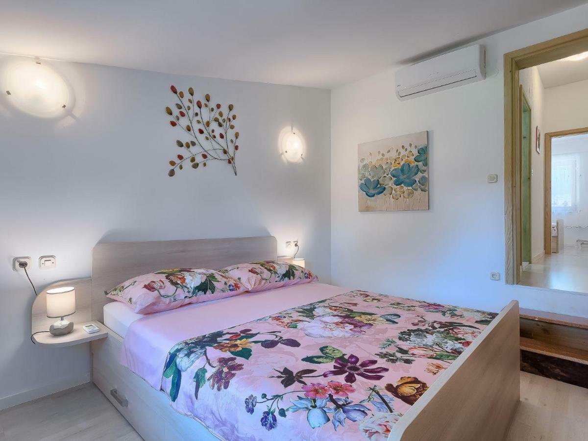 Holiday Home Country House D&D By Interhome Pula Exterior photo